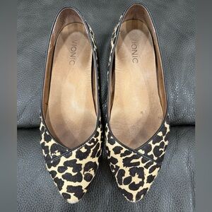 Vionic leopard print flats